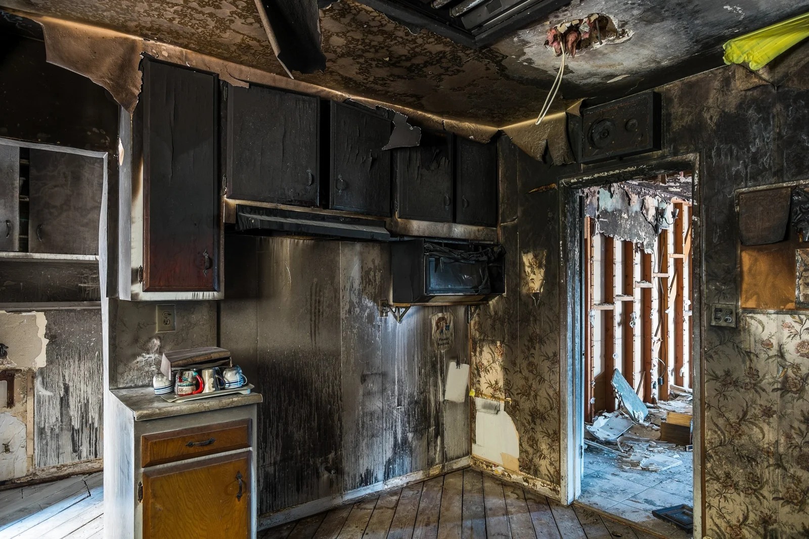 imgi_9_imgi_3_imgi_168_residential_kitchen_fire_damage_707832229-scaled-2
